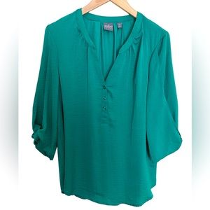 Very gently used. Kelly green blouse, size Medium. New York and Co.